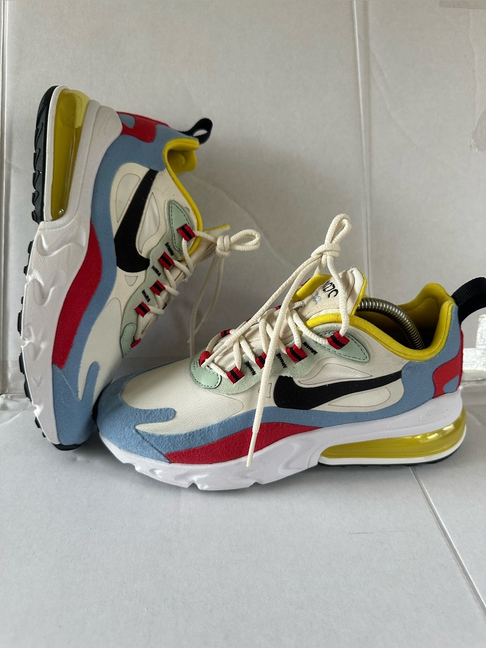 WMNS NIKE AIR MAX 270 REACT "BAUHAUS" PHANTOM-BLACK-BLUE SIZE 6 [AT6174-002]